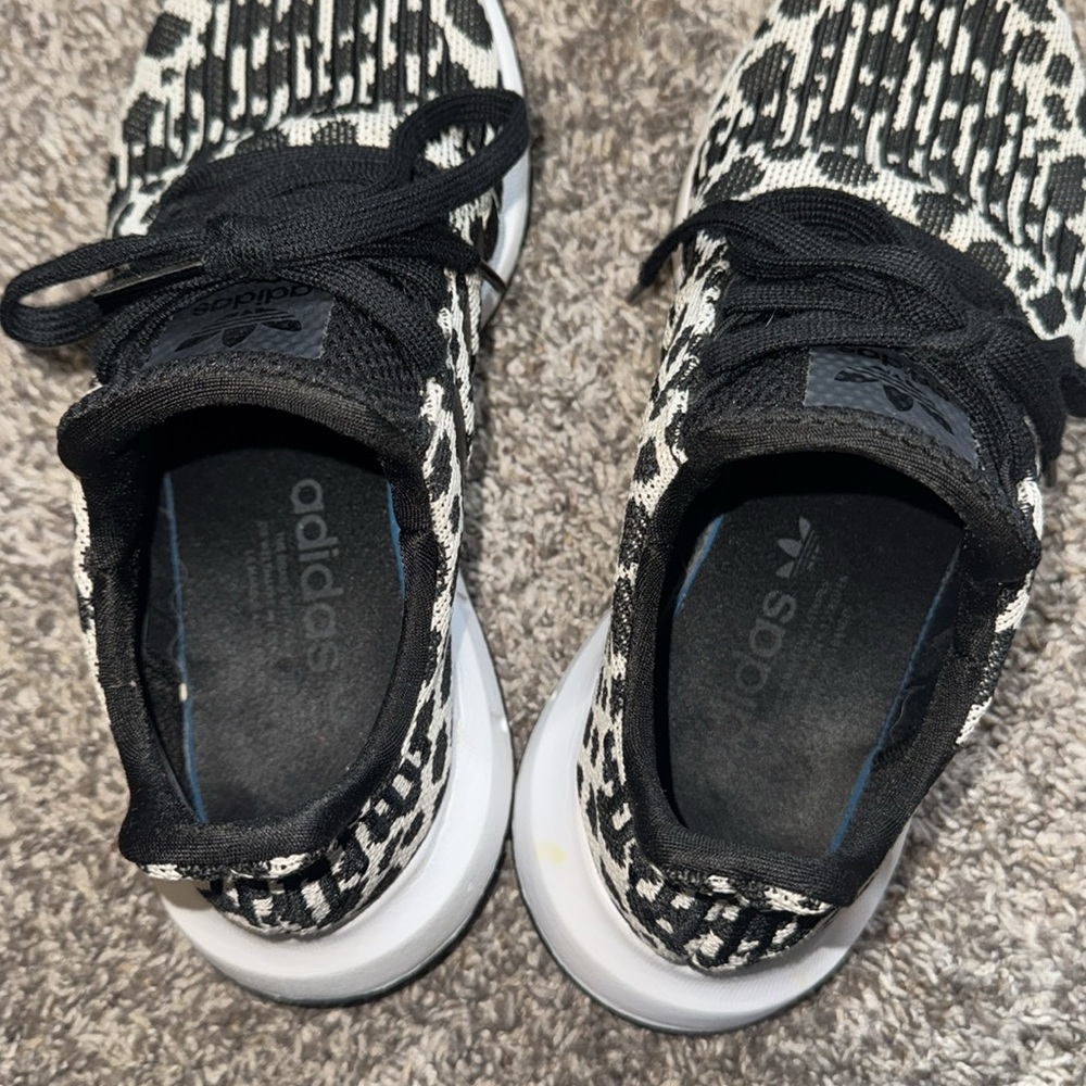 7.5 Woman’s Adidas Black and White Cheetah Leopard Patterned Sneakers - Picture 7 of 12
